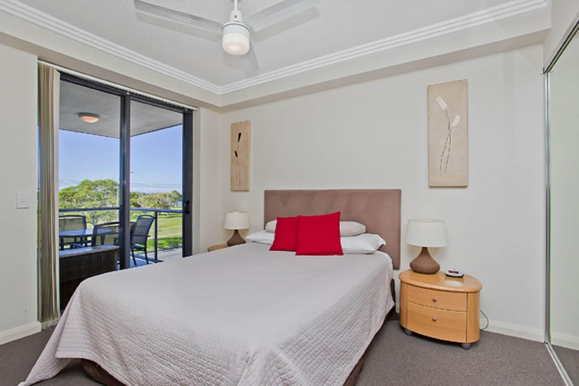 Aqualine Apartments On The Broadwater Gold Coast Exterior photo