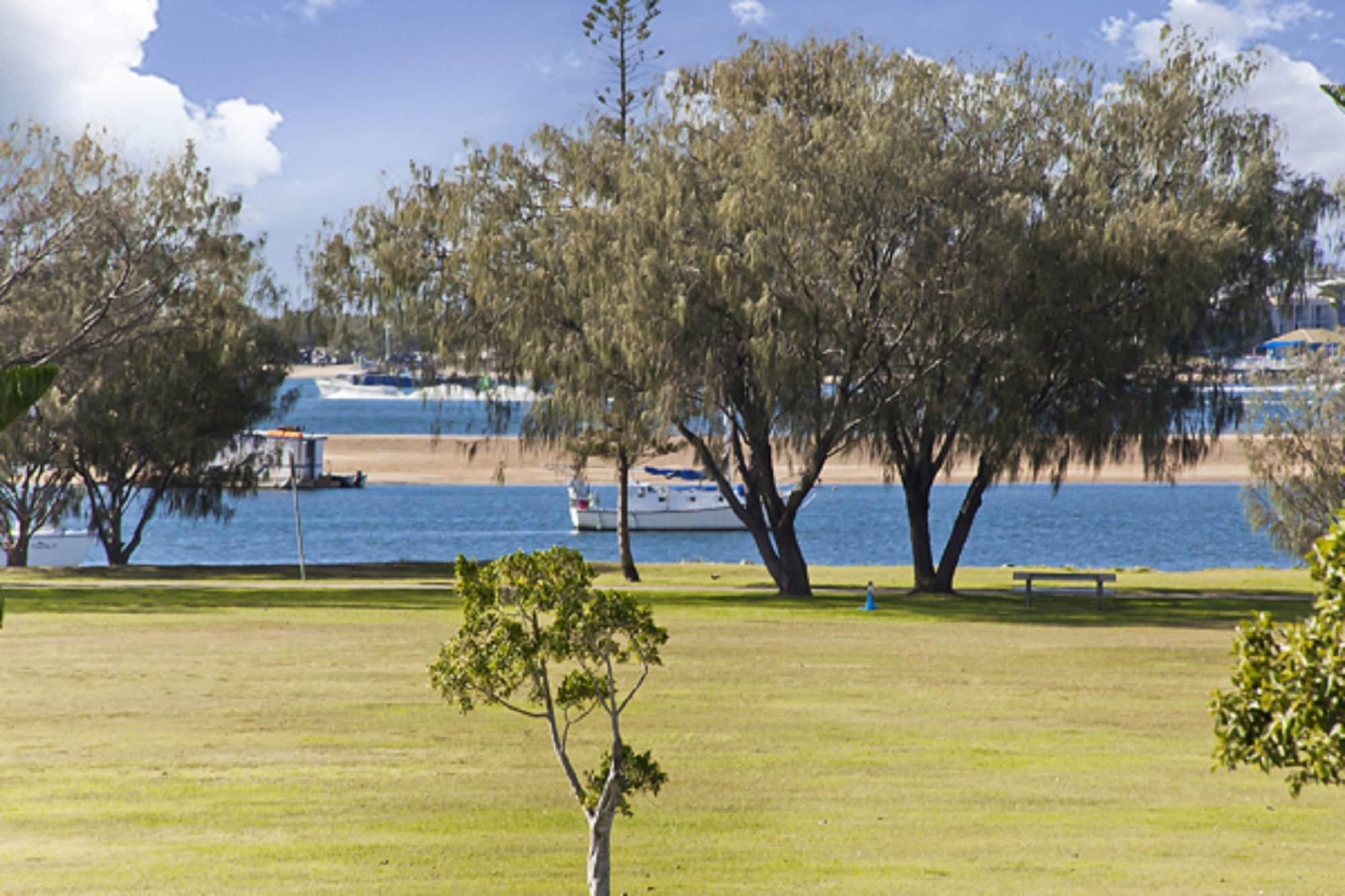 Aqualine Apartments On The Broadwater Gold Coast Exterior photo