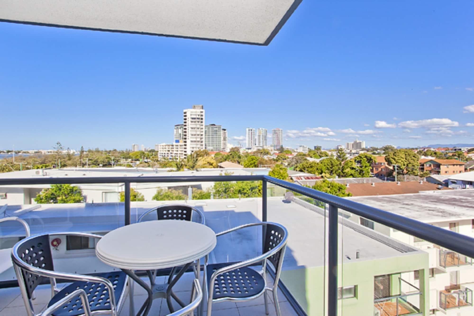 Aqualine Apartments On The Broadwater Gold Coast Exterior photo