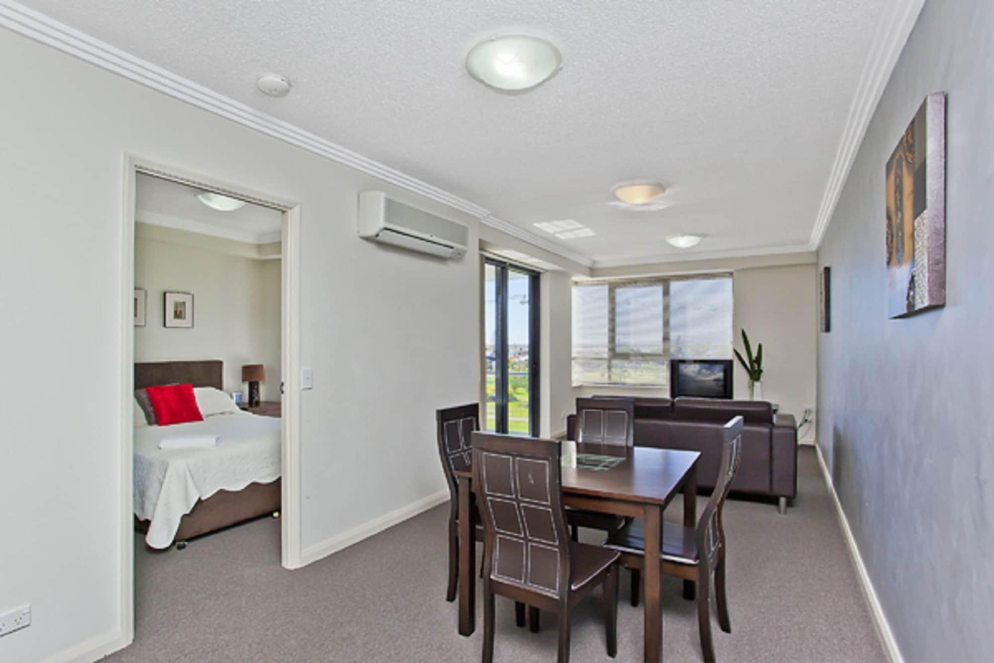 Aqualine Apartments On The Broadwater Gold Coast Exterior photo
