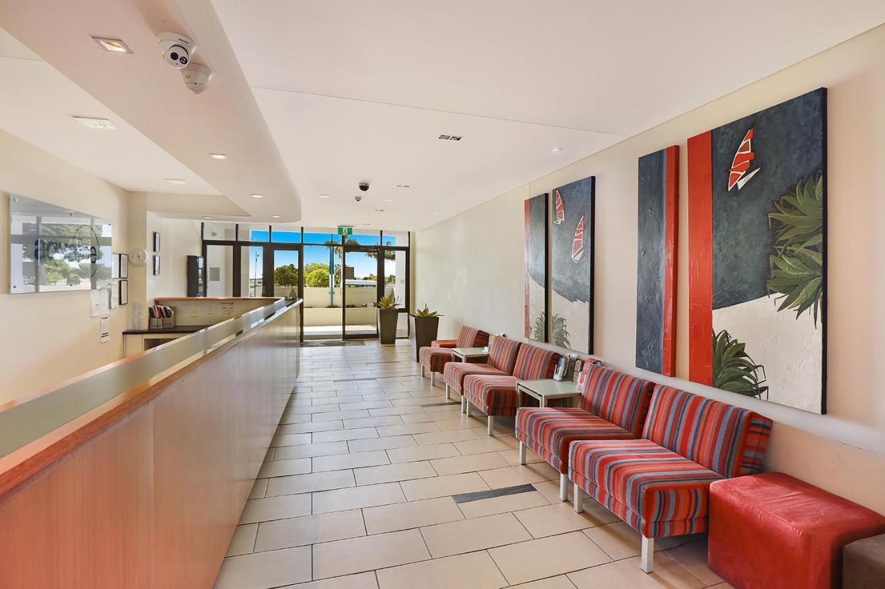 Aqualine Apartments On The Broadwater Gold Coast Exterior photo