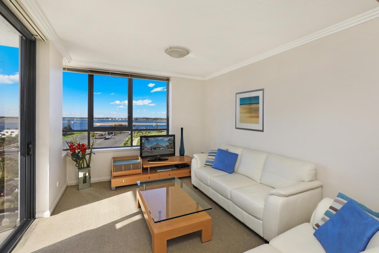 Aqualine Apartments On The Broadwater Gold Coast Exterior photo