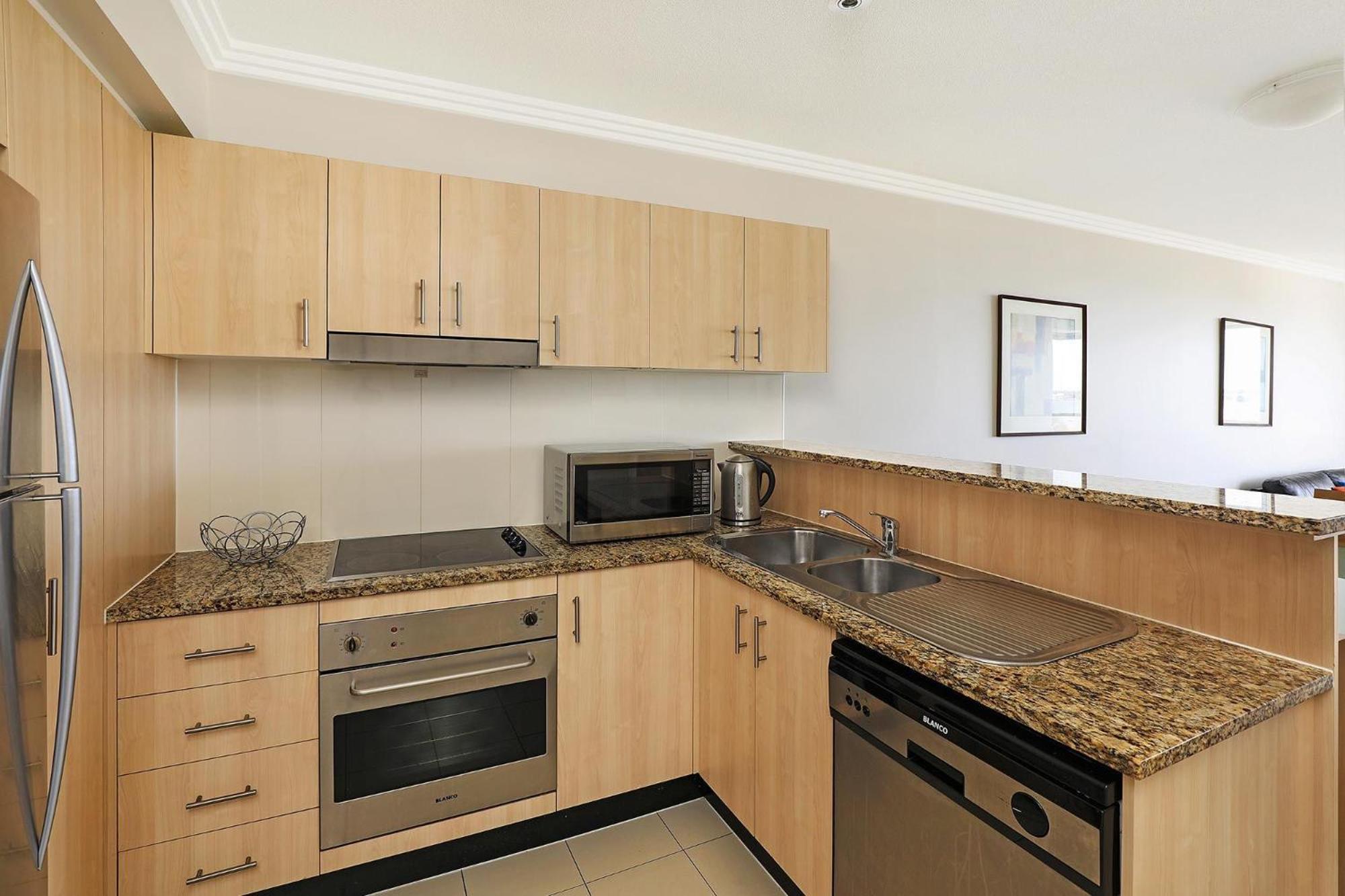Aqualine Apartments On The Broadwater Gold Coast Exterior photo