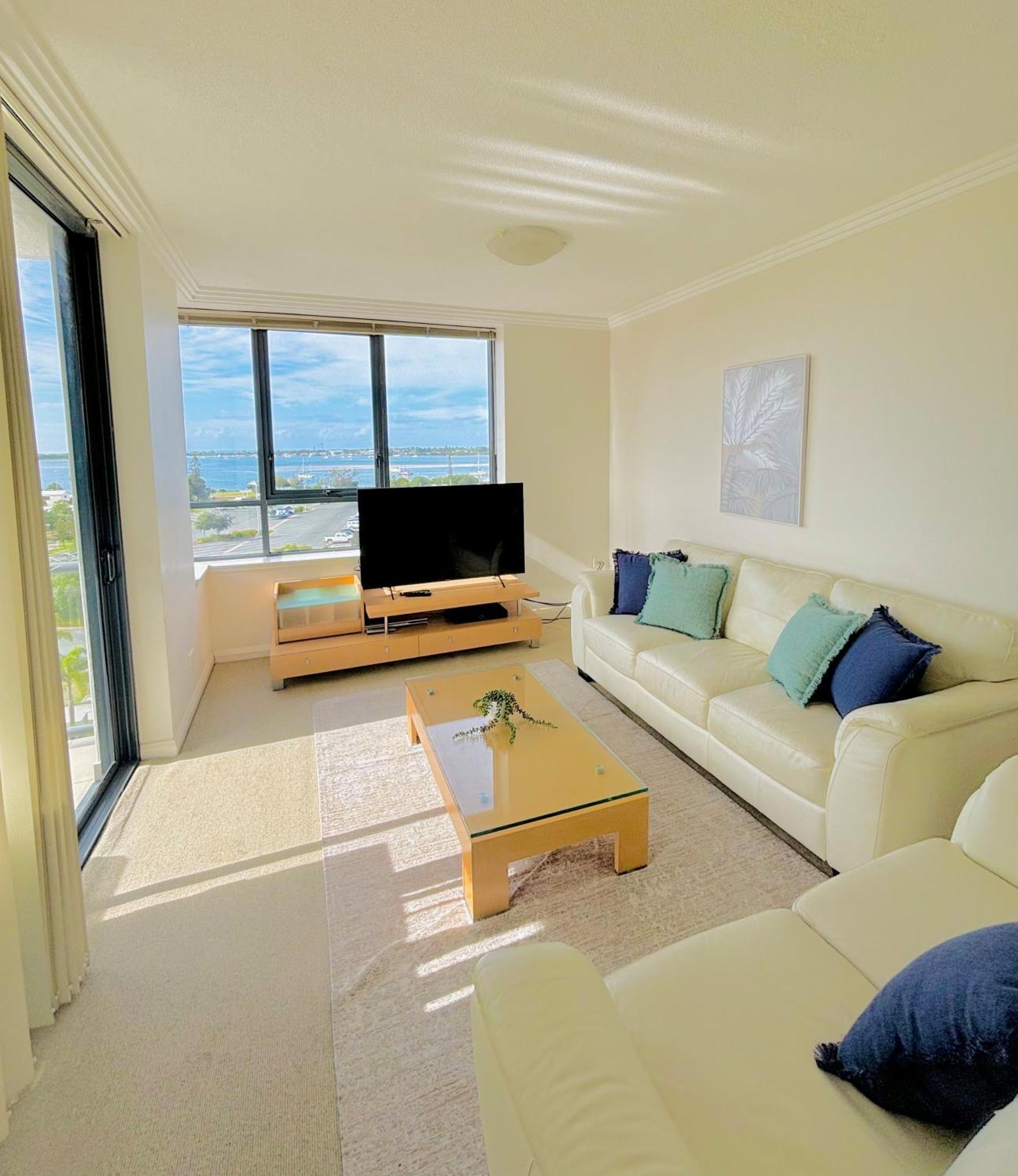 Aqualine Apartments On The Broadwater Gold Coast Exterior photo