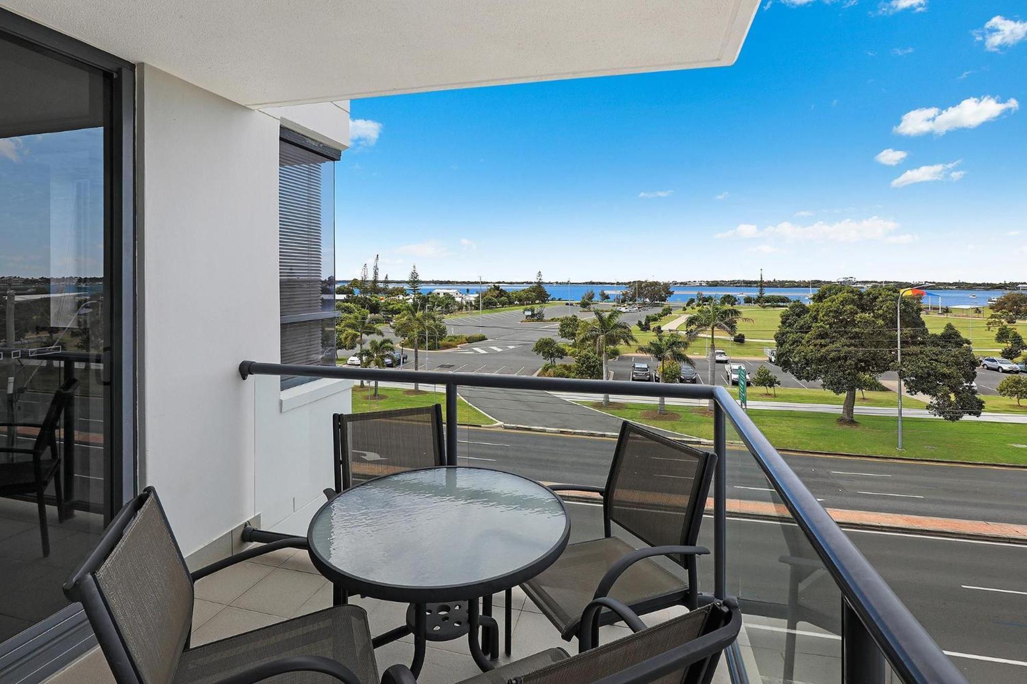 Aqualine Apartments On The Broadwater Gold Coast Exterior photo