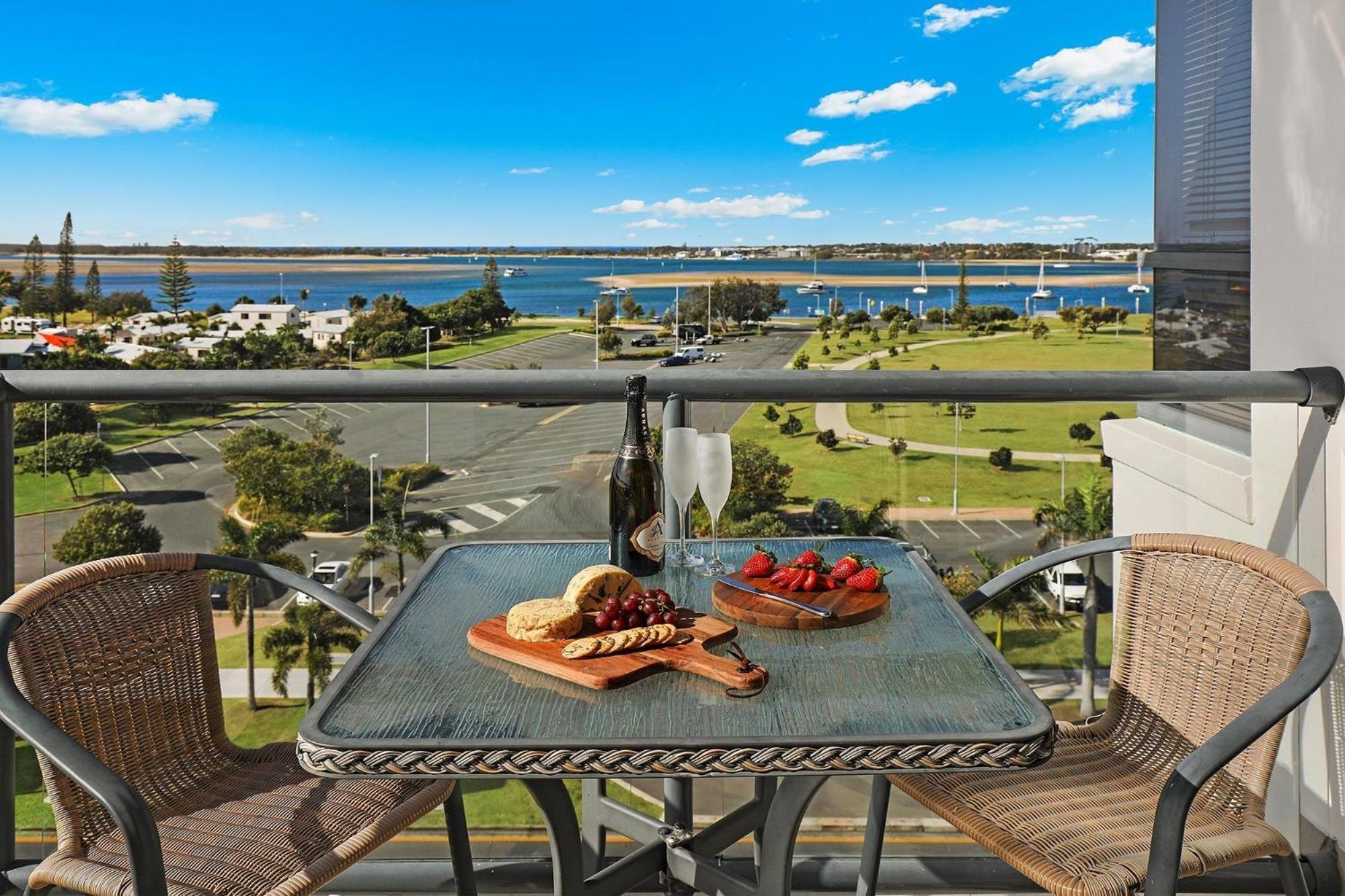 Aqualine Apartments On The Broadwater Gold Coast Exterior photo