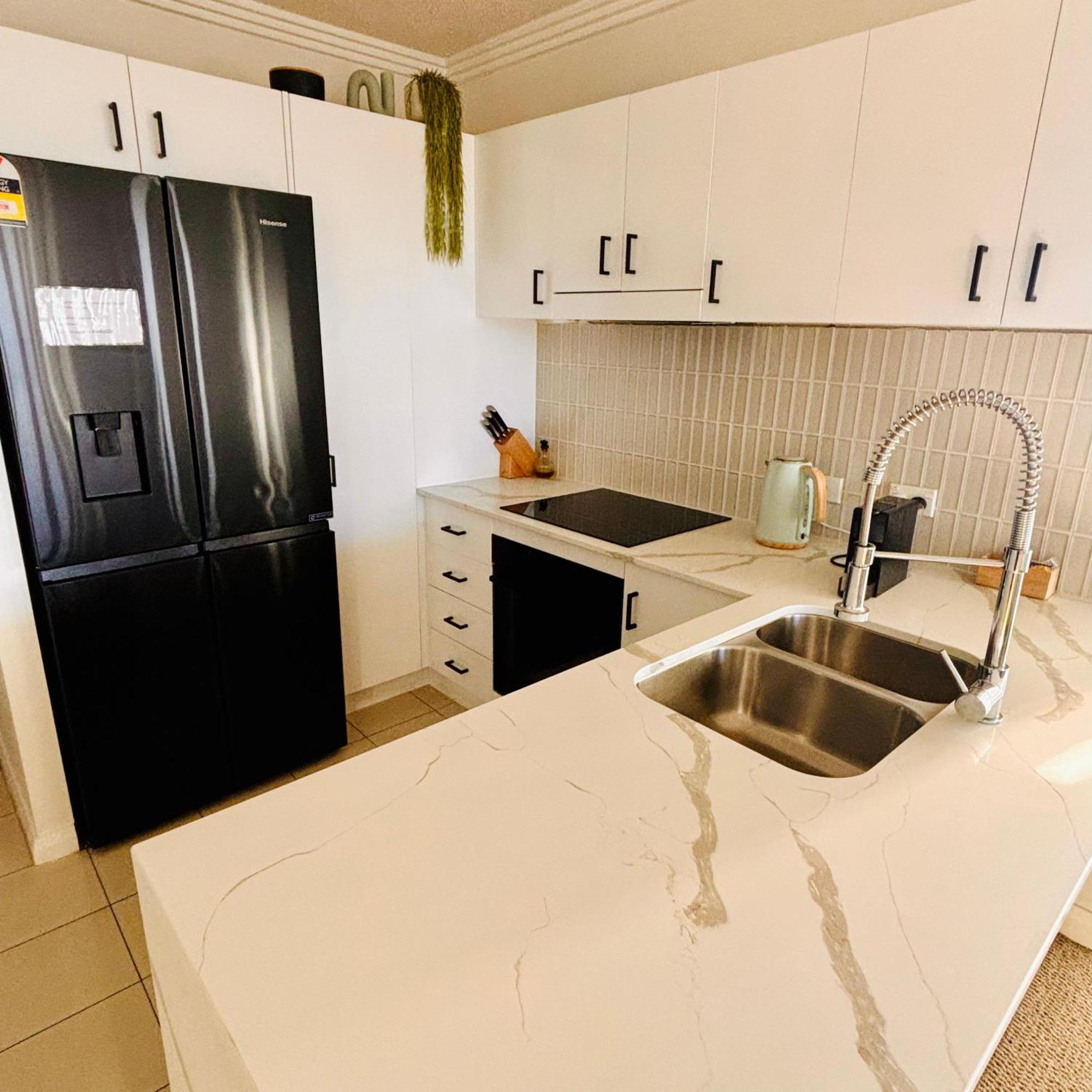 Aqualine Apartments On The Broadwater Gold Coast Exterior photo
