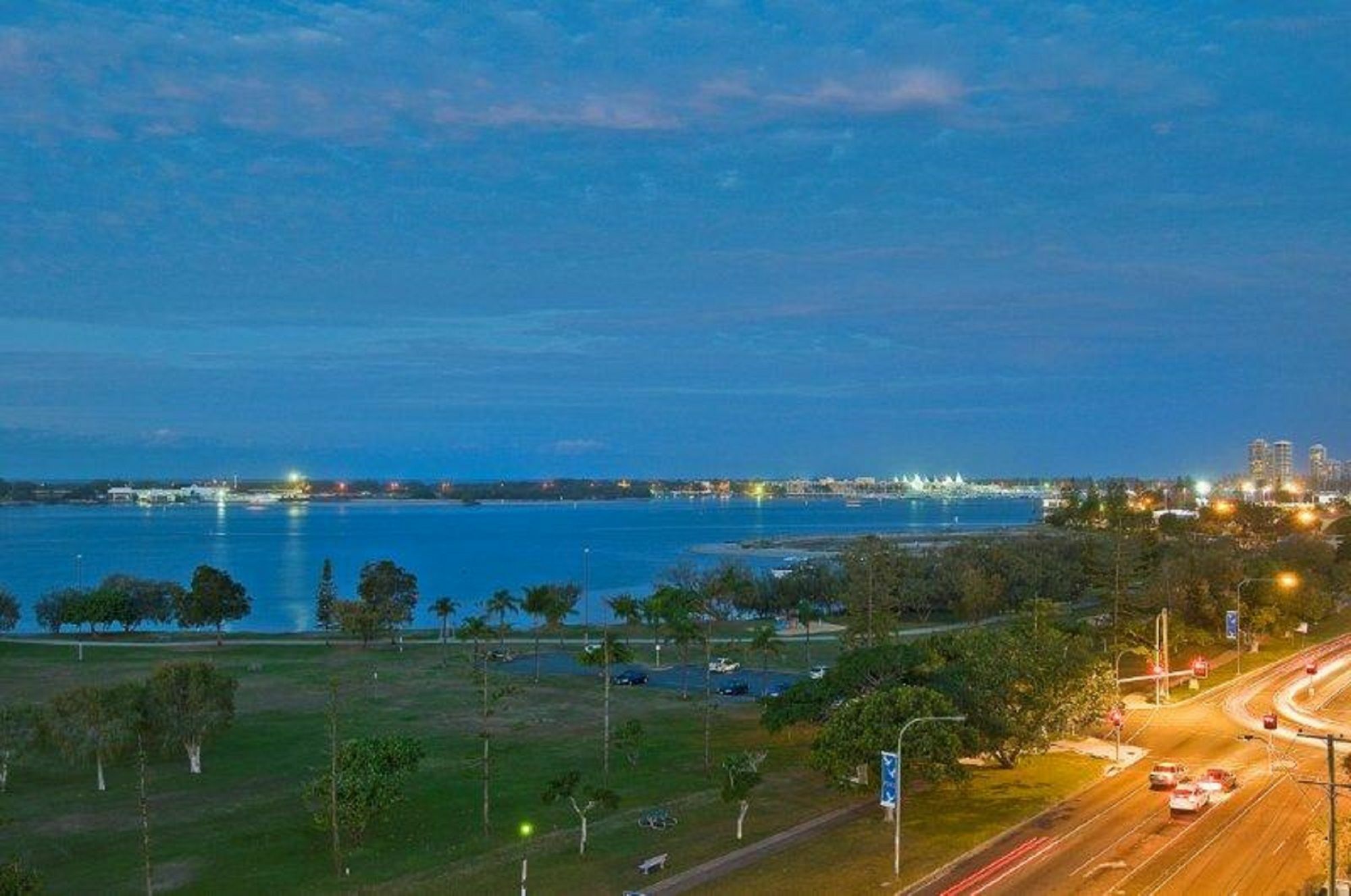 Aqualine Apartments On The Broadwater Gold Coast Exterior photo